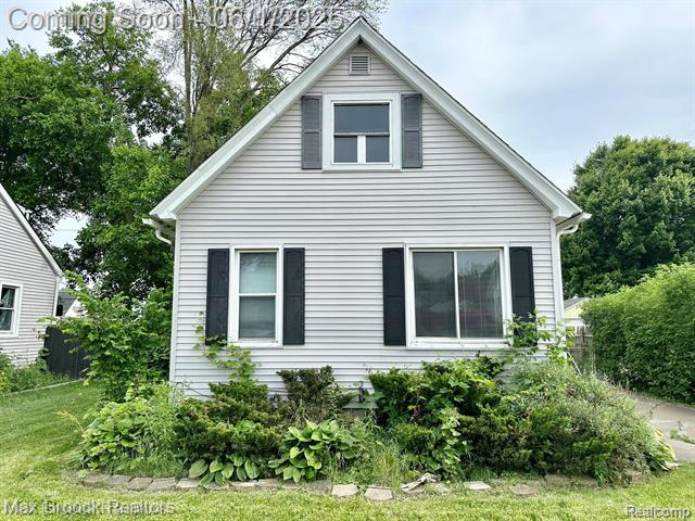 front view picture of 7584 Jackson, Warren, MI. 48091