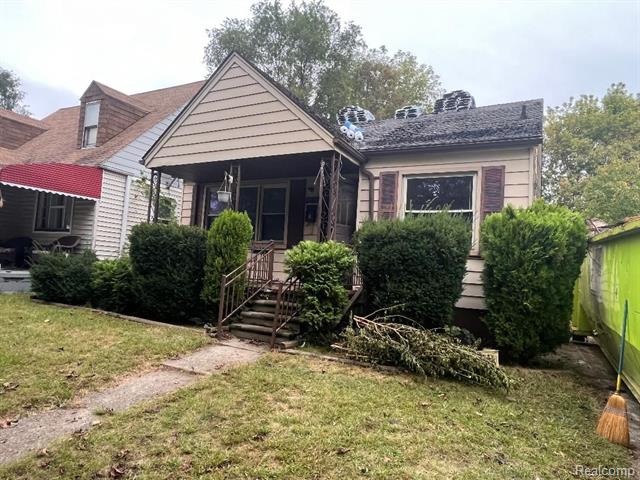 front view picture of 21250 Panama, Warren, MI. 48091