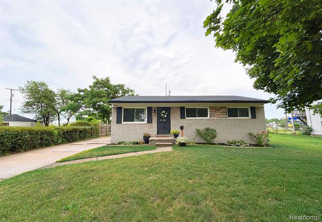 front view picture of 8220 Rivard, Warren, MI. 48089