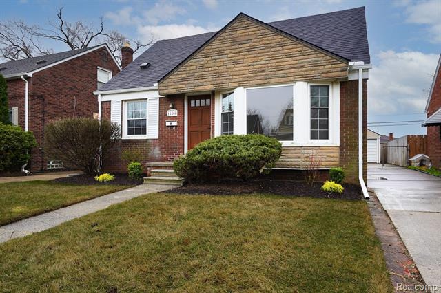front view picture of 15400 Sprenger, Eastpointe, MI. 48021