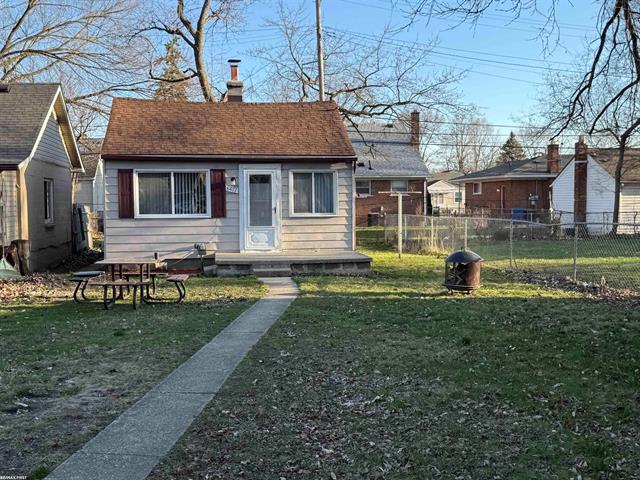 front view picture of 8477 Sherman, Warren, MI. 48089