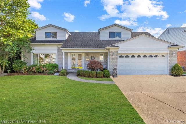 front view picture of 23282 Rosedale Ct N, Saint Clair Shores, MI. 48080