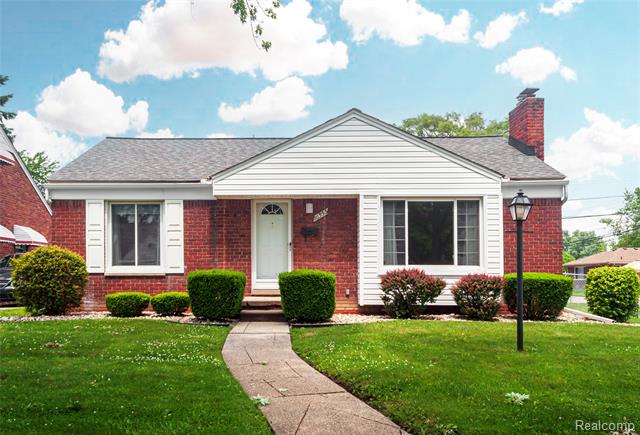 front view picture of 16555 Juliana, Eastpointe, MI. 48021