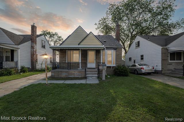 front view picture of 21426 Syracuse, Warren, MI. 48091