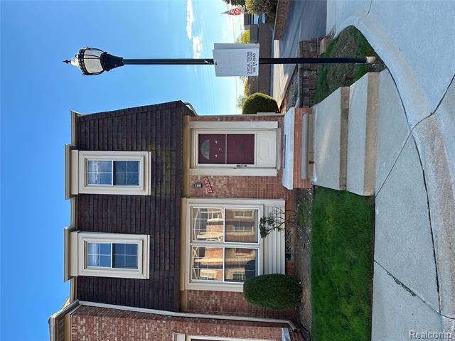 front view picture of 19520 Ridgemont St, Saint Clair Shores, MI. 48080