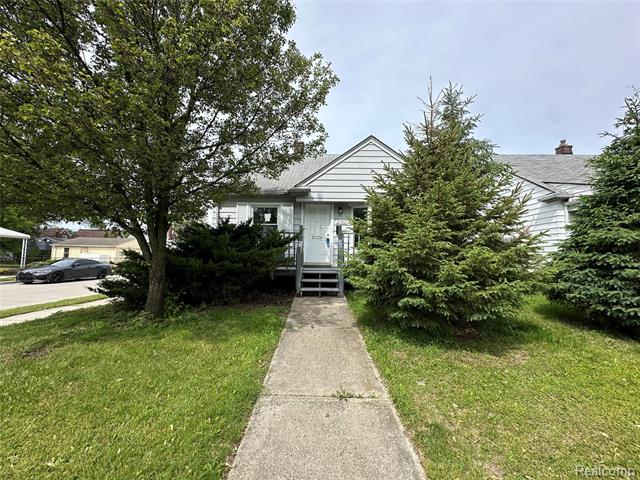front view picture of 21407 Syracuse, Warren, MI. 48091