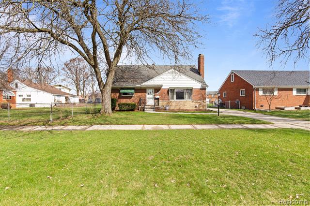 front view picture of 22507 8 Mile Rd, Saint Clair Shores, MI. 48080