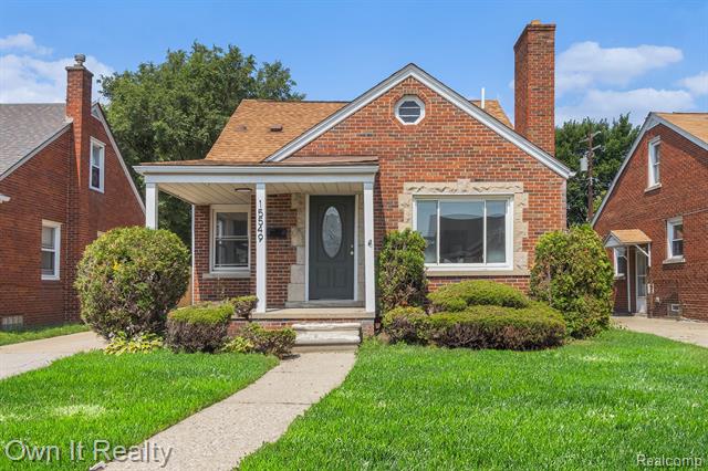 front view picture of 15549 Collinson, Eastpointe, MI. 48021