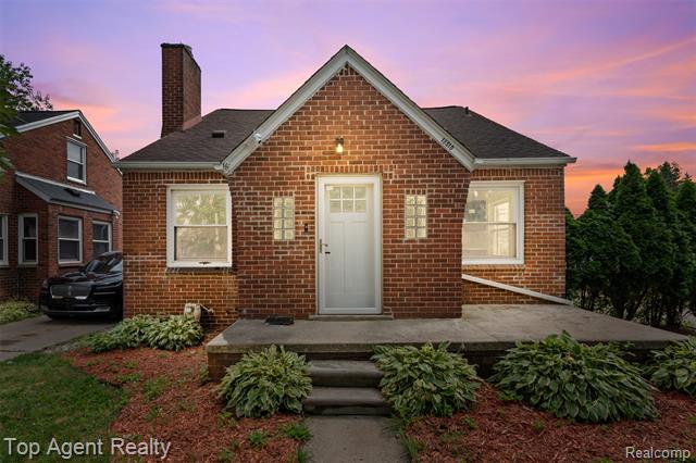 front view picture of 15510 Veronica, Eastpointe, MI. 48021