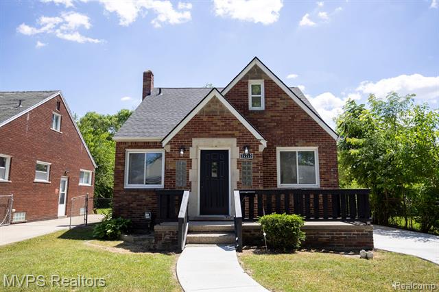 front view picture of 21212 Universal, Eastpointe, MI. 48021