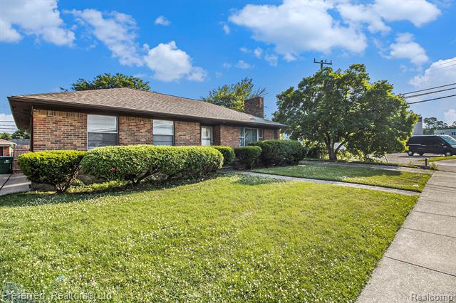 front view picture of 15298 Veronica, Eastpointe, MI. 48021