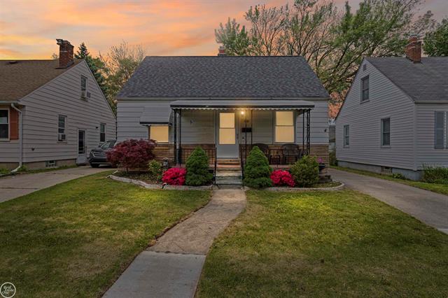 front view picture of 21319 Beechwood, Eastpointe, MI. 48021