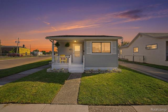 front view picture of 14890 Collinson, Eastpointe, MI. 48021