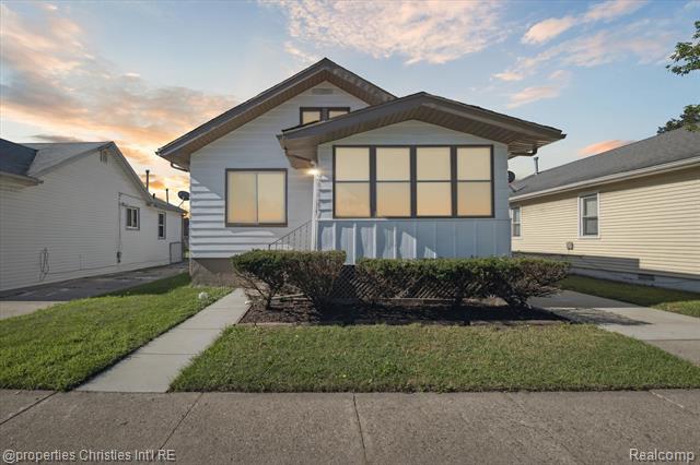 front view picture of 14872 Collinson, Eastpointe, MI. 48021