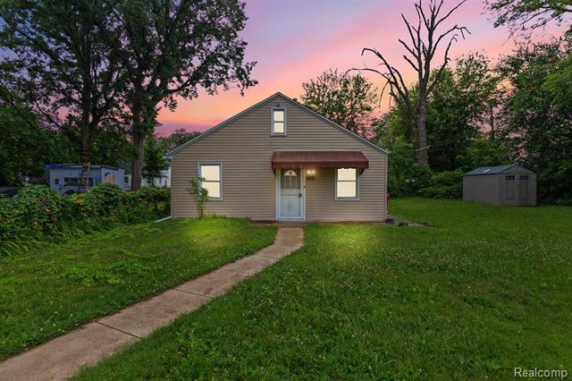 front view picture of 14734 Collinson, Eastpointe, MI. 48021