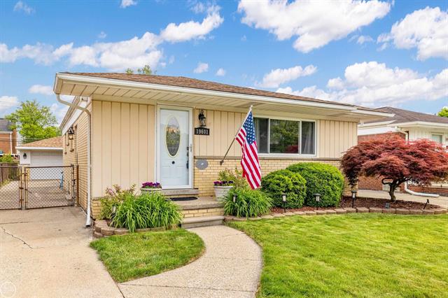 front view picture of 19601 Salisbury, Saint Clair Shores, MI. 48080