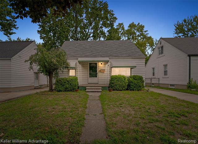 front view picture of 22021 Avalon, Saint Clair Shores, MI. 48080