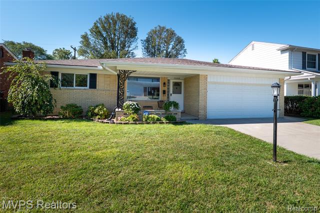 front view picture of 20406 Mauer, Saint Clair Shores, MI. 48080