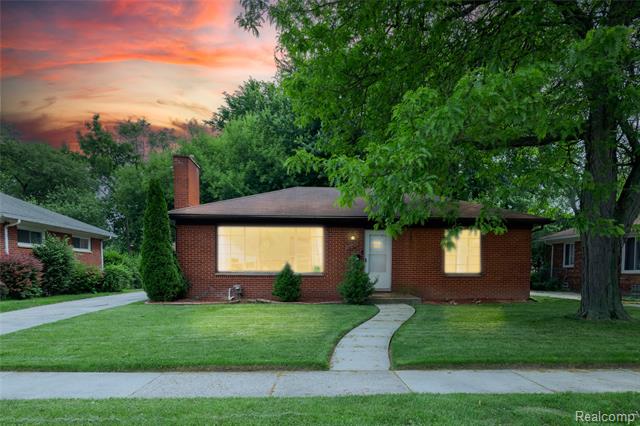 front view picture of 16788 Lincoln, Eastpointe, MI. 48021