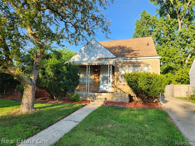 front view picture of 21166 Eastwood, Warren, MI. 48089