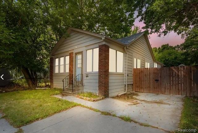 front view picture of 7567 Toepfer, Warren, MI. 48091