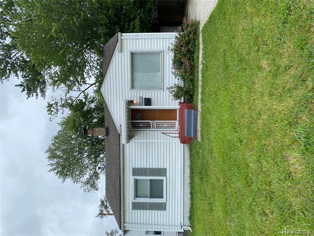 front view picture of 11236 Studebaker, Warren, MI. 48089