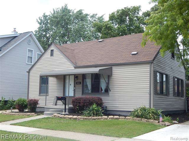 front view picture of 22133 Rosedale, Saint Clair Shores, MI. 48080