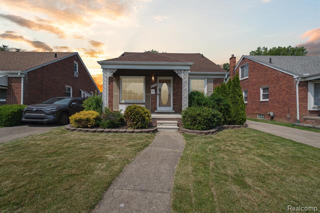 front view picture of 22509 Alger, Saint Clair Shores, MI. 48080