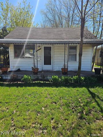 front view picture of 7020 Packard, Warren, MI. 48091