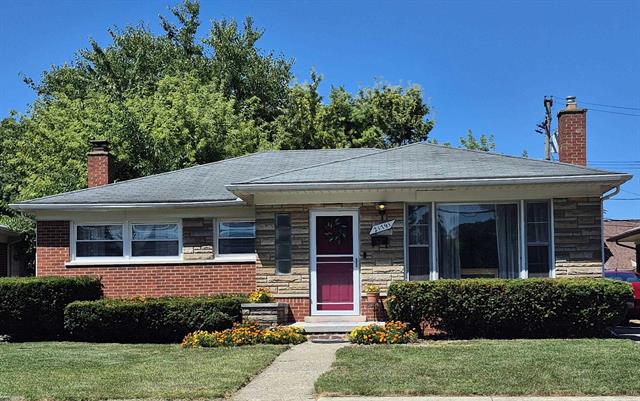 front view picture of 21791 Raven, Eastpointe, MI. 48021