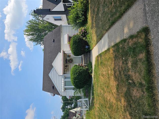 front view picture of 2016 Pearl, Warren, MI. 48091