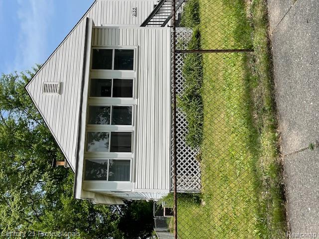 front view picture of 2135 Jarvis, Warren, MI. 48091