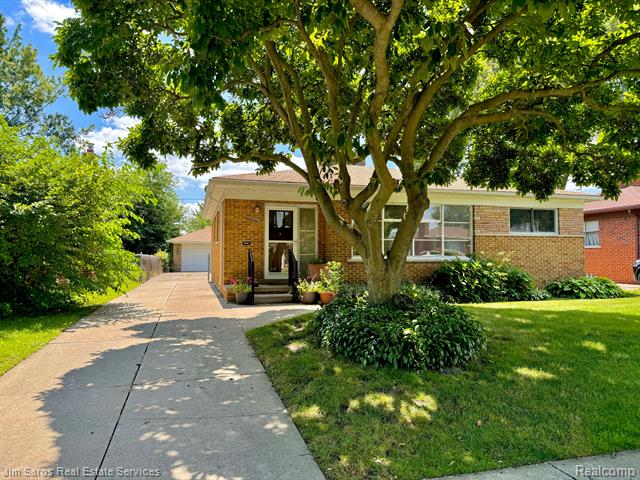 front view picture of 19918 Mauer, Saint Clair Shores, MI. 48080