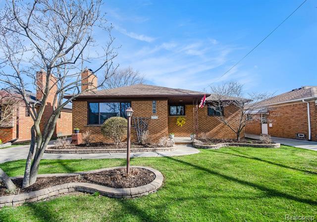 front view picture of 19825 Chalon, Saint Clair Shores, MI. 48080