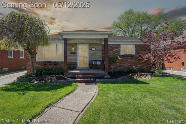 front view picture of 21720 Sunnyside, Saint Clair Shores, MI. 48080