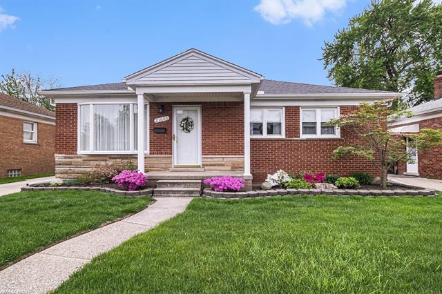 front view picture of 21606 Sunnyside, Saint Clair Shores, MI. 48080