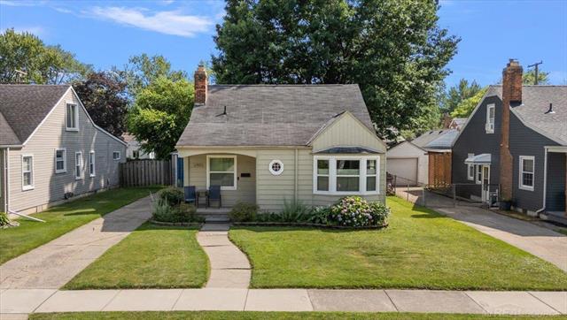 front view picture of 21916 Gaukler, Saint Clair Shores, MI. 48080