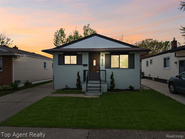 front view picture of 20624 Avalon, Saint Clair Shores, MI. 48080