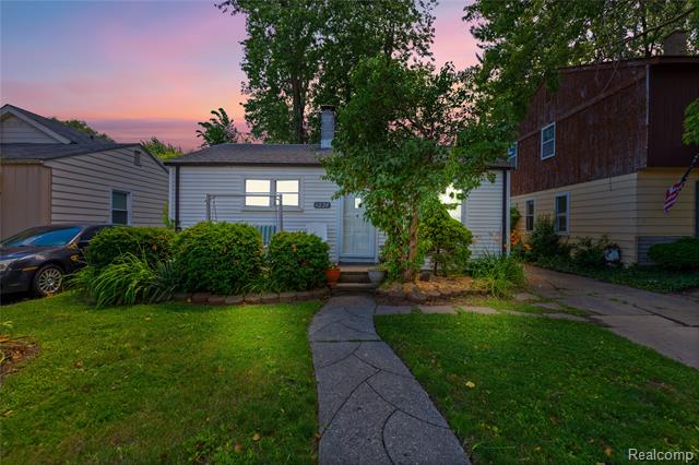 front view picture of 11228 Hudson, Warren, MI. 48089