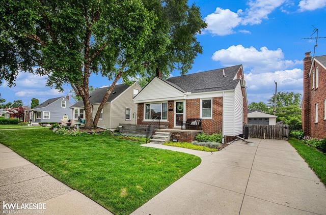 front view picture of 22419 Alger, Saint Clair Shores, MI. 48080
