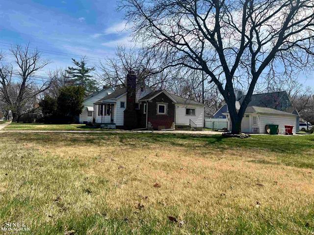 front view picture of 14916 Crescentwood, Eastpointe, MI. 48021