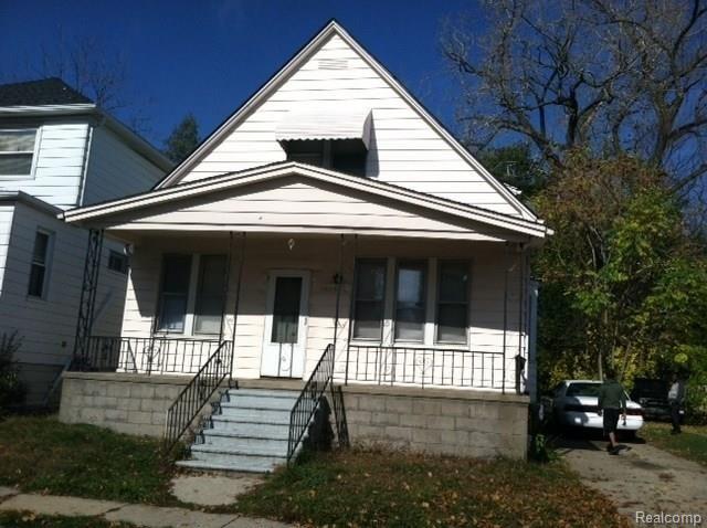 front view picture of 15251 Maplewood, Eastpointe, MI. 48021
