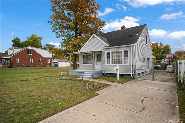 front view picture of 2144 Woodruff, Warren, MI. 48091