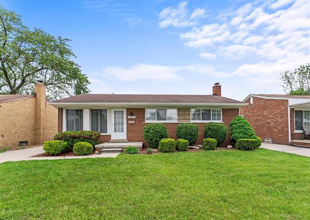 front view picture of 21850 Schroeder, Eastpointe, MI. 48021