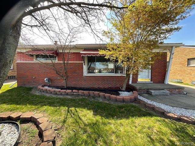 front view picture of 21849 Wilmot, Eastpointe, MI. 48021