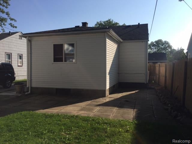 front view picture of 21801 Shakespeare, Eastpointe, MI. 48021