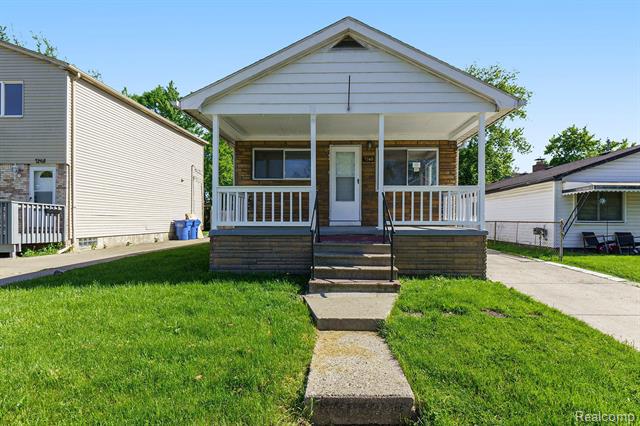 front view picture of 7260 Cadillac, Warren, MI. 48091