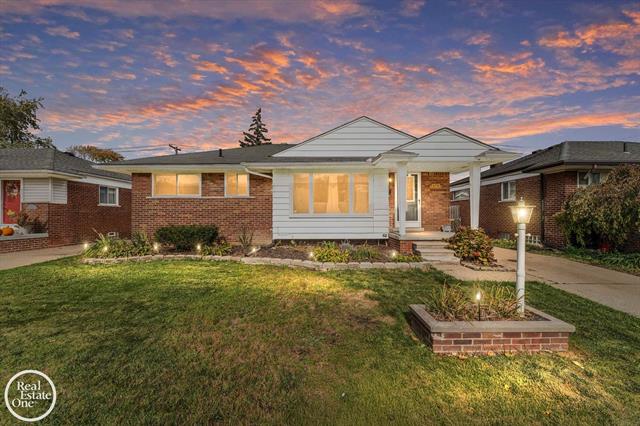 front view picture of 19707 Sunnyside, Saint Clair Shores, MI. 48080