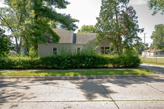 front view picture of 11212 Cadillac, Warren, MI. 48089