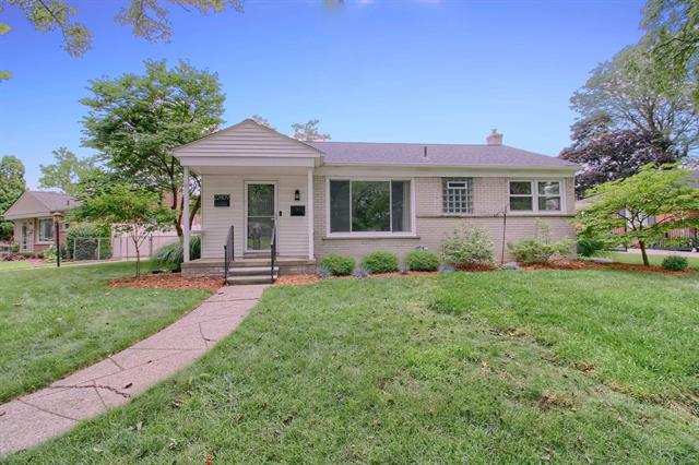 front view picture of 22409 Edgewood, Saint Clair Shores, MI. 48080